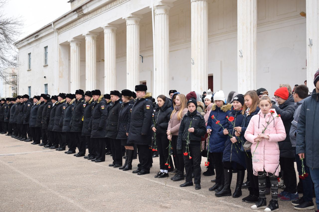 torzhestvennyj miting posvyashennyj 23 fevralya 01