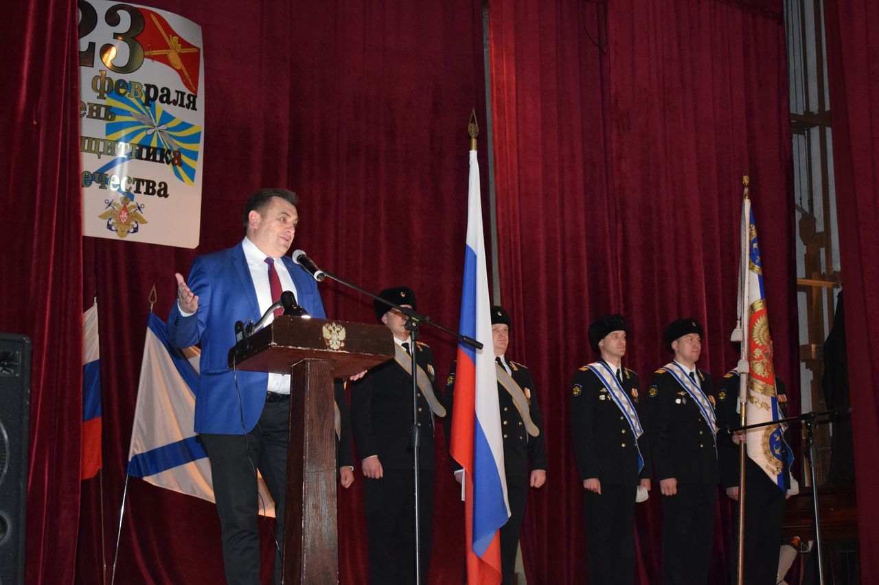 torzhestvennyj miting posvyashennyj 23 fevralya 01