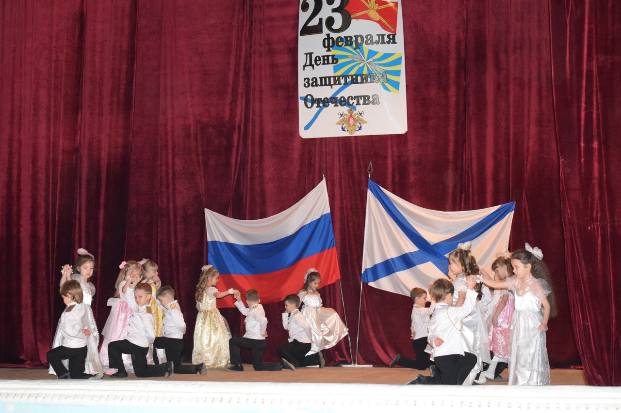 torzhestvennyj miting posvyashennyj 23 fevralya 01