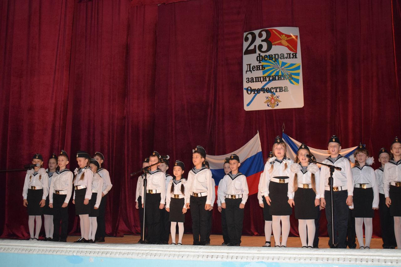 torzhestvennyj miting posvyashennyj 23 fevralya 01