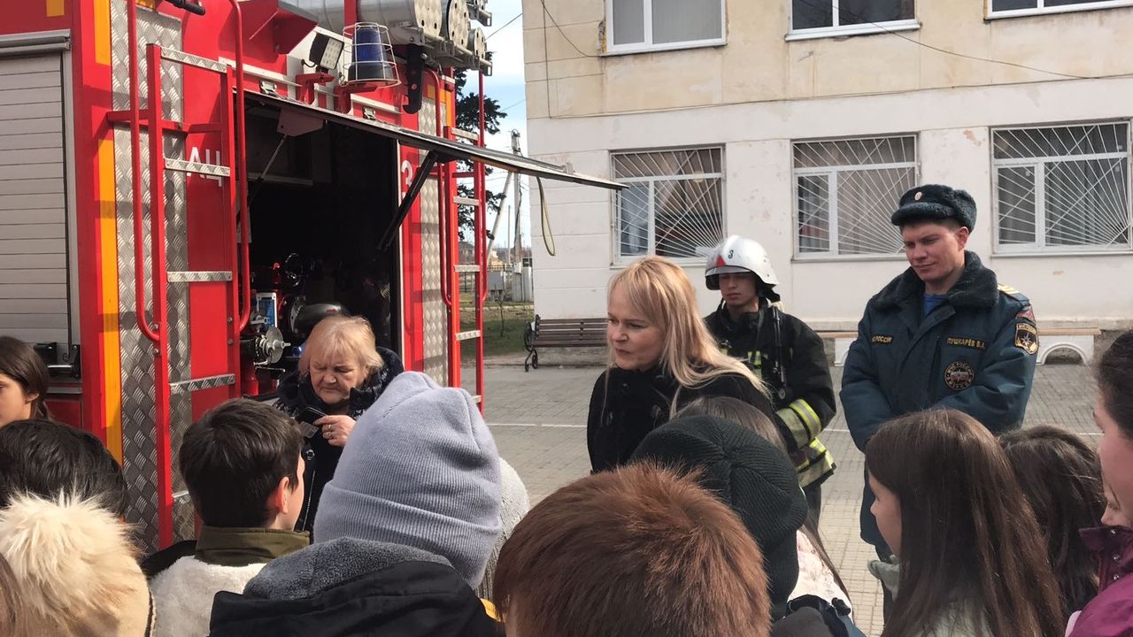 v sosh №46 proshli pokazatelnye vystupleniya pozharnyh 01