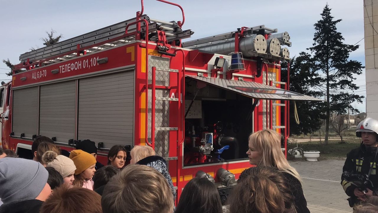v sosh №46 proshli pokazatelnye vystupleniya pozharnyh 01