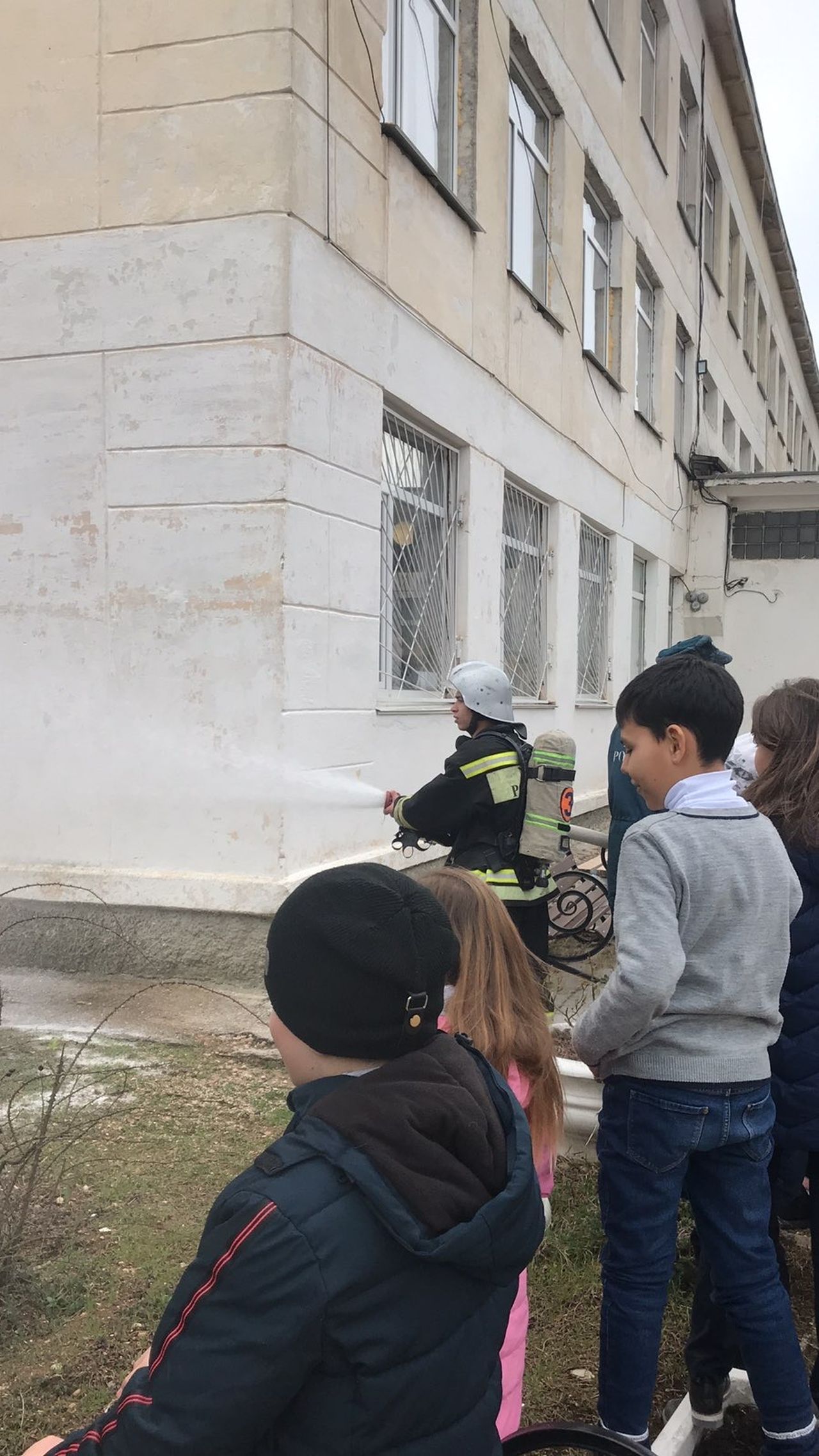 v sosh №46 proshli pokazatelnye vystupleniya pozharnyh 01