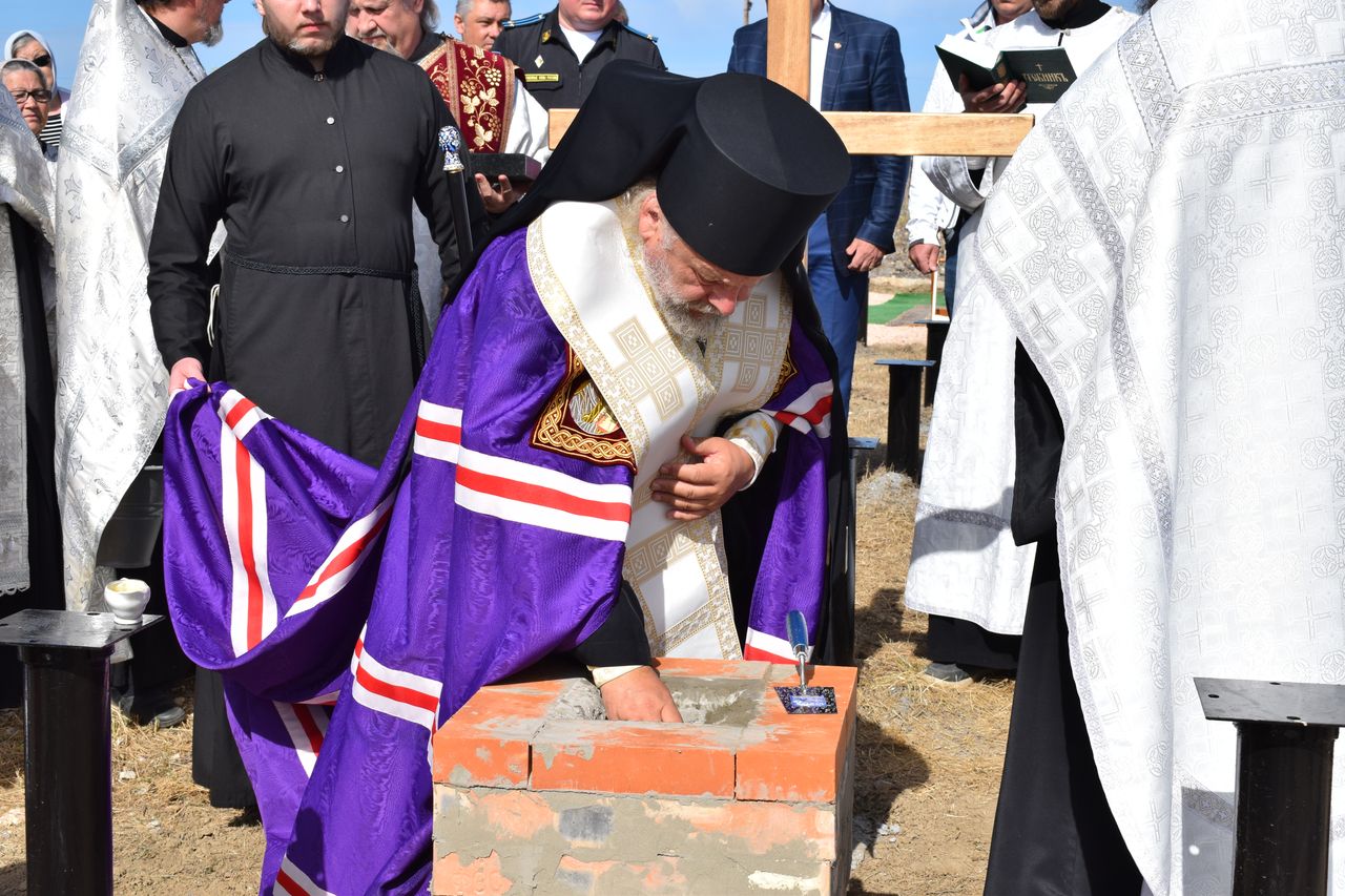 zakladka pervogo kamnya dlya stroitelstva hrama 01