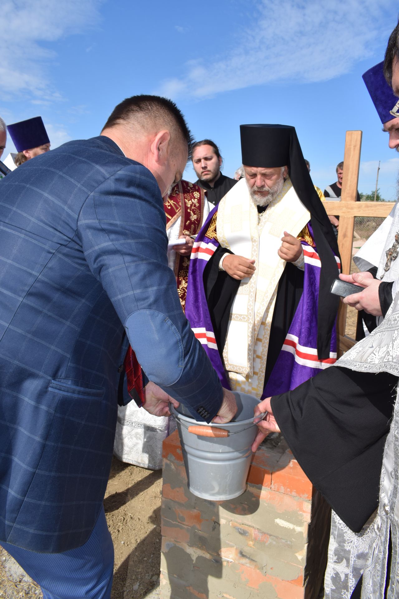 zakladka pervogo kamnya dlya stroitelstva hrama 01