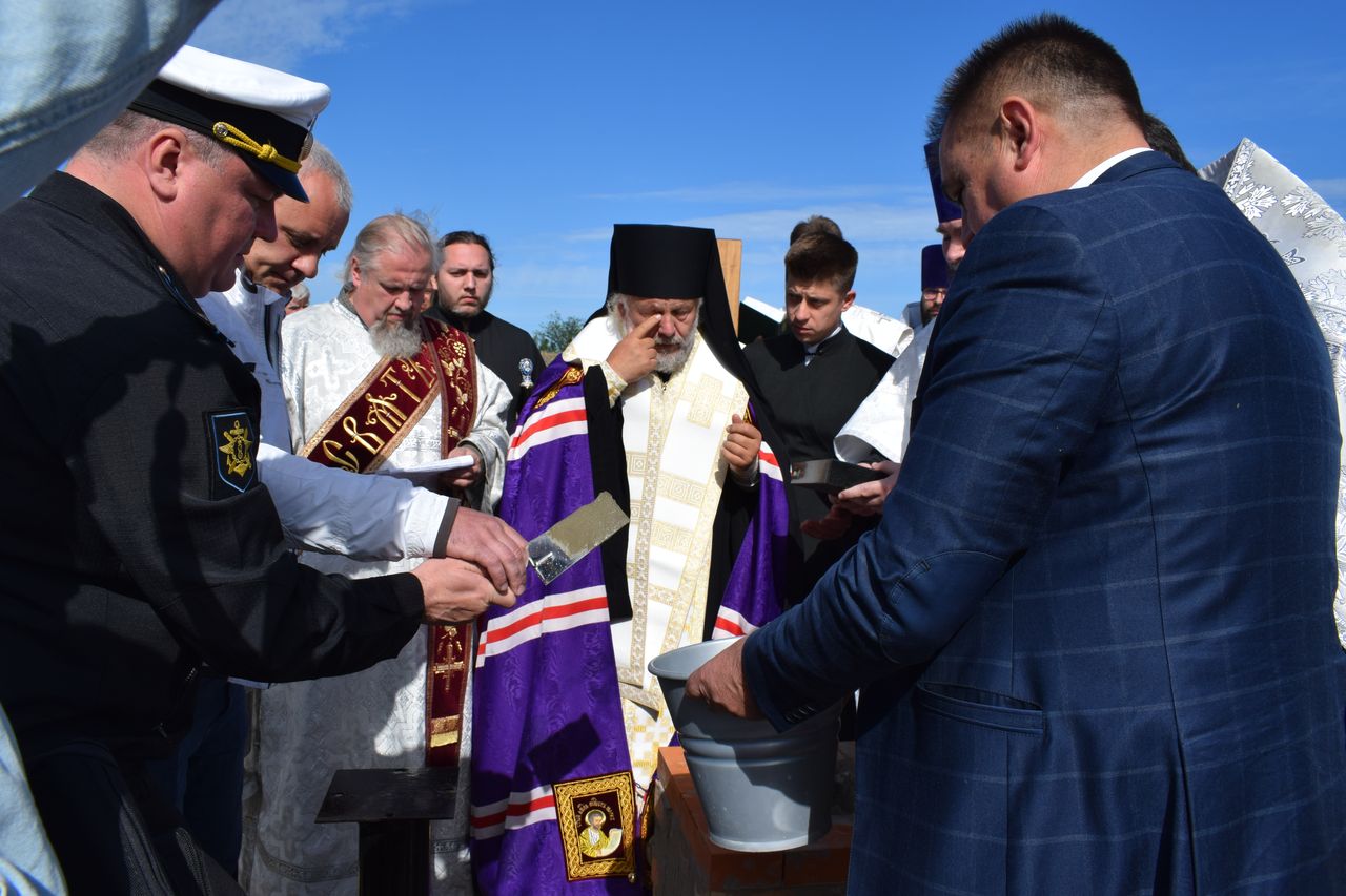 zakladka pervogo kamnya dlya stroitelstva hrama 01