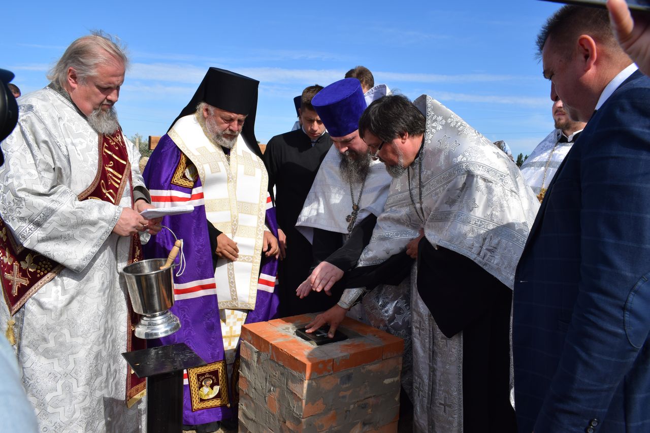 zakladka pervogo kamnya dlya stroitelstva hrama 01