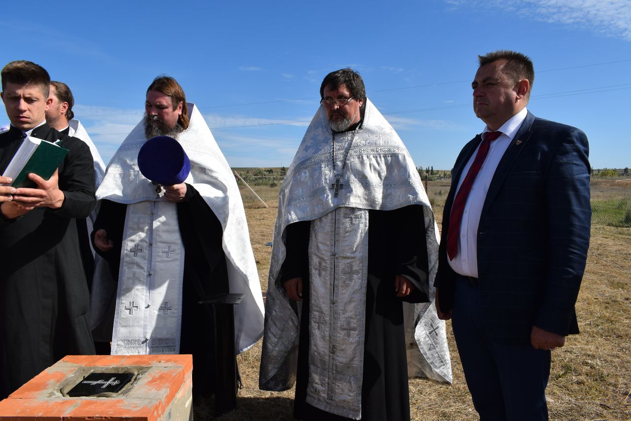 zakladka pervogo kamnya dlya stroitelstva hrama 01