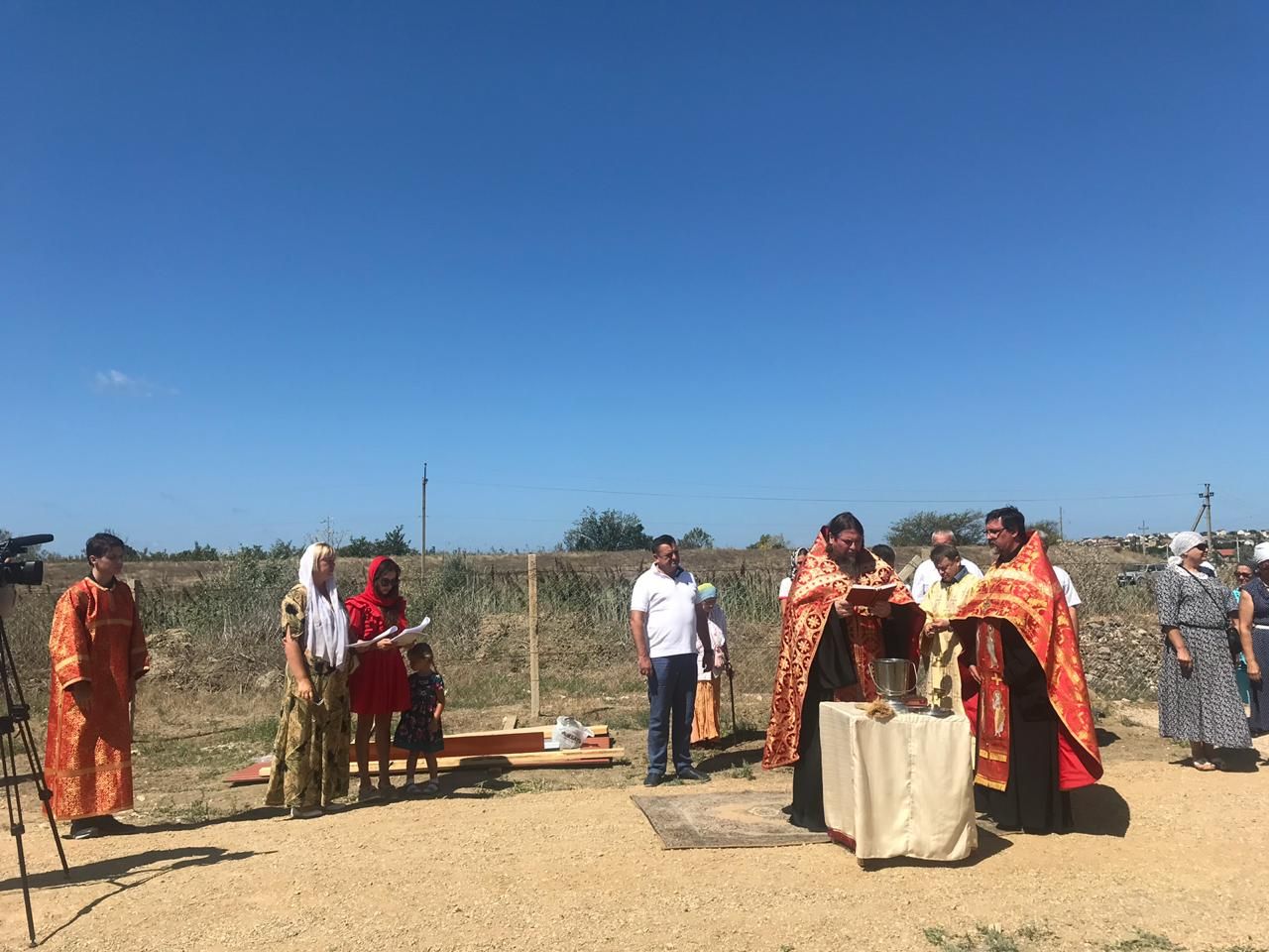 osvyashenie i ustanovka na kupol kresta 01