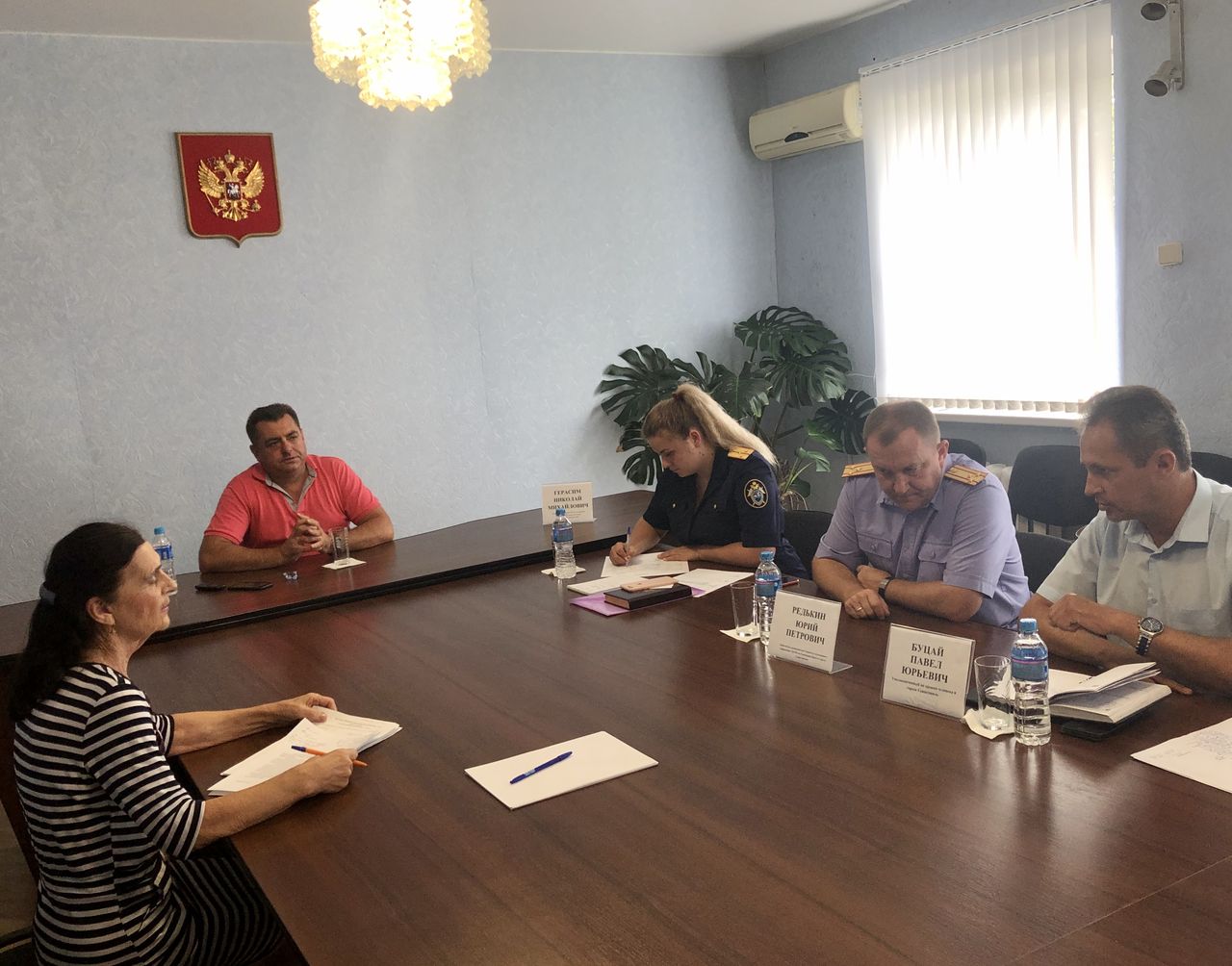 sostoyalsya prijom grazhdan Bucaem P.JU. i Redkinym JU.P..jpeg