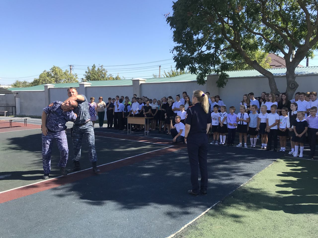 pokazatelnyj urok lekciya v shkolah s glavnym upravleniem rosgvardii po respublike krym i gorodu sevastopolju. 01