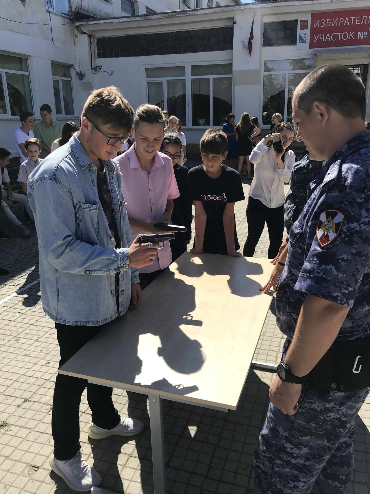 pokazatelnyj urok lekciya v shkolah s glavnym upravleniem rosgvardii po respublike krym i gorodu sevastopolju. 01