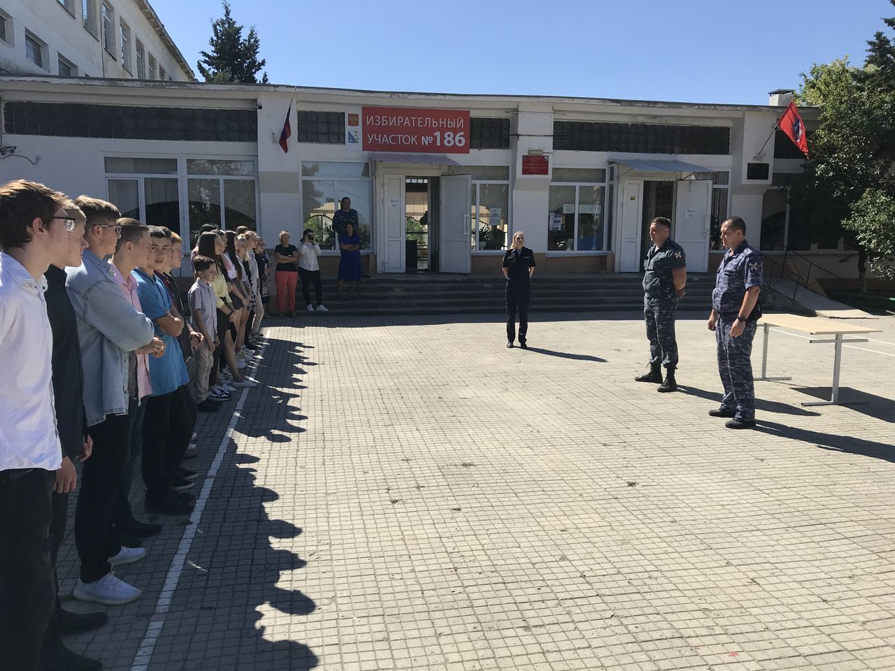 pokazatelnyj urok lekciya v shkolah s glavnym upravleniem rosgvardii po respublike krym i gorodu sevastopolju. 01