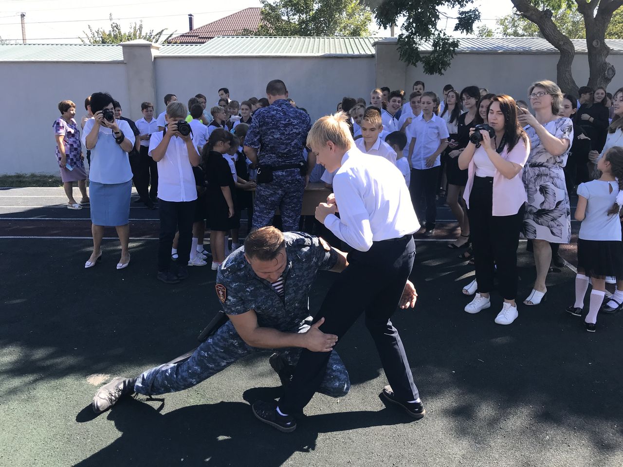 pokazatelnyj urok lekciya v shkolah s glavnym upravleniem rosgvardii po respublike krym i gorodu sevastopolju. 01