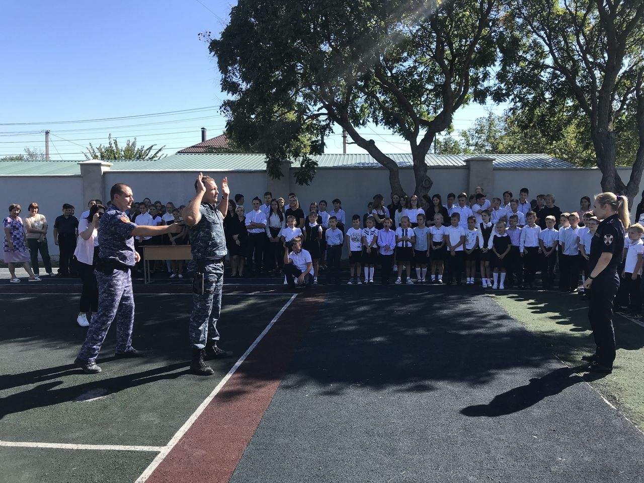 pokazatelnyj urok lekciya v shkolah s glavnym upravleniem rosgvardii po respublike krym i gorodu sevastopolju. 01