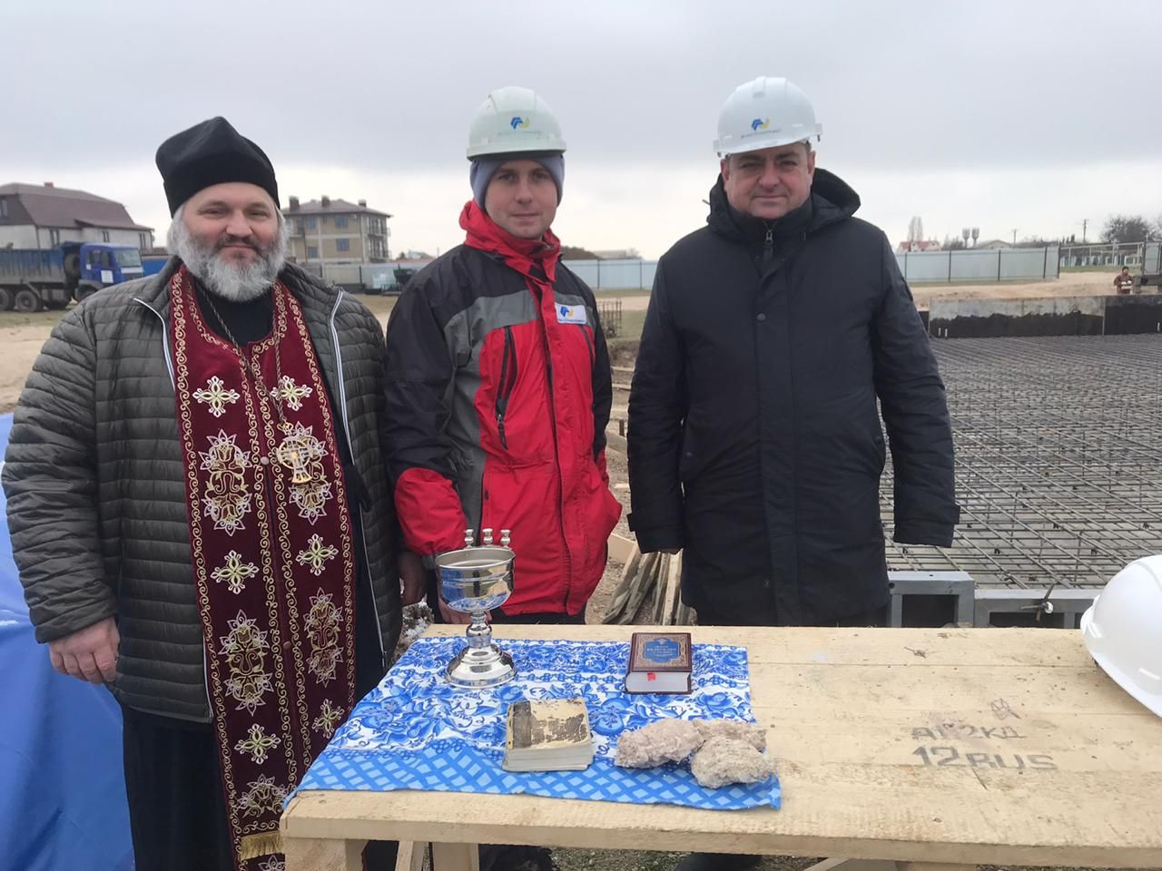 osvyashenie i betonirovanie fundamentnoj plity pod igrovoj zal fok 01