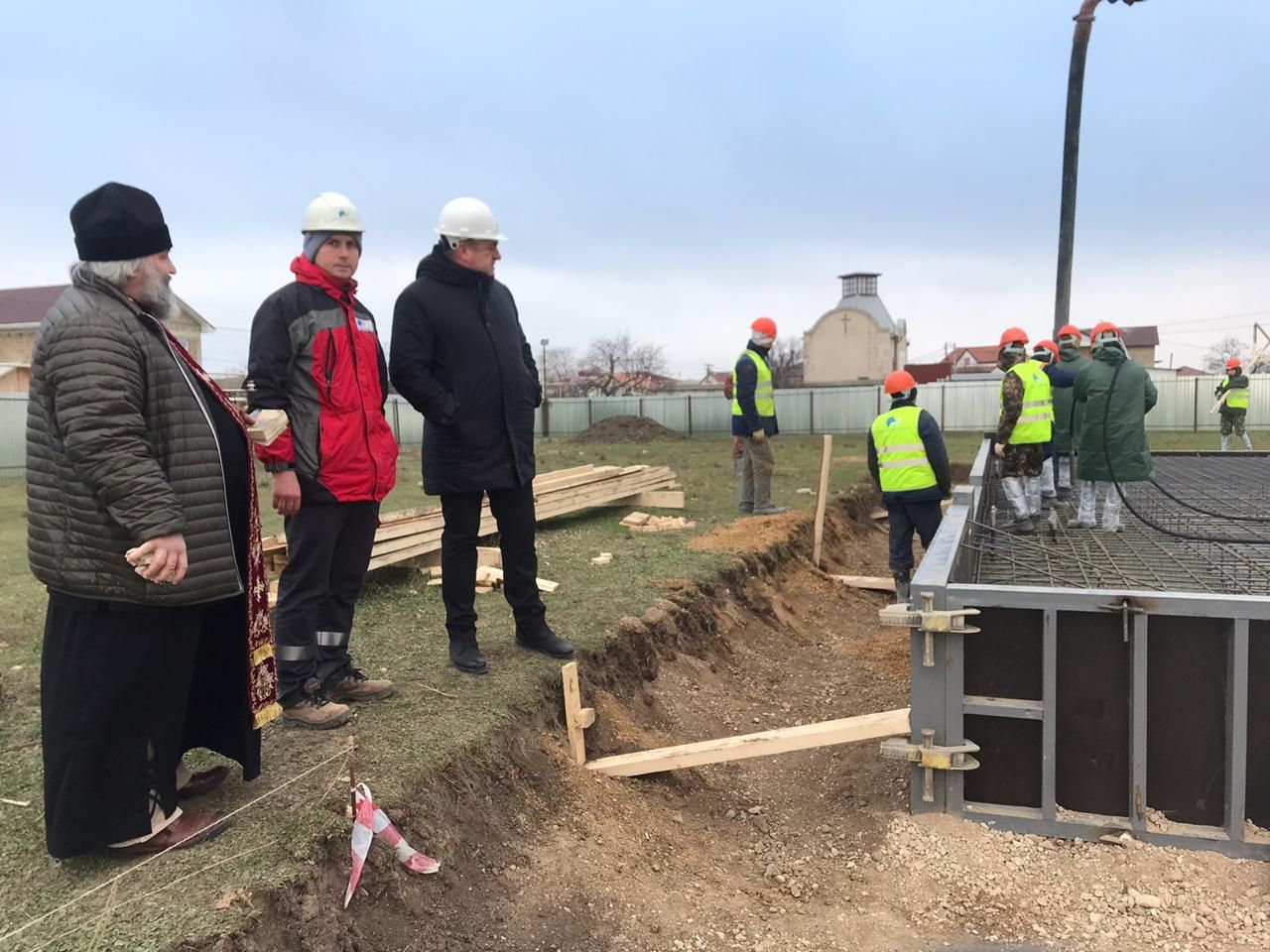 osvyashenie i betonirovanie fundamentnoj plity pod igrovoj zal fok 01