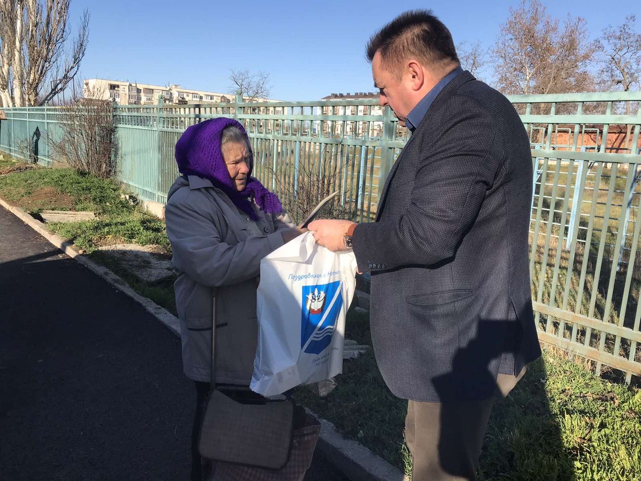 glava pozdravil na domu zhitelej s nastupajushim novym godom 01