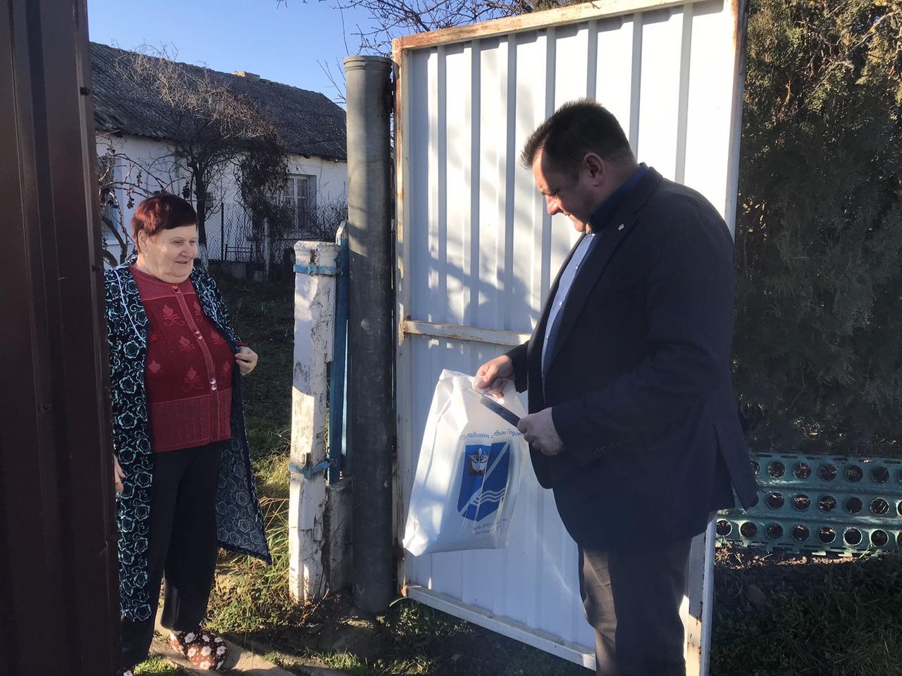 glava pozdravil na domu zhitelej s nastupajushim novym godom 01