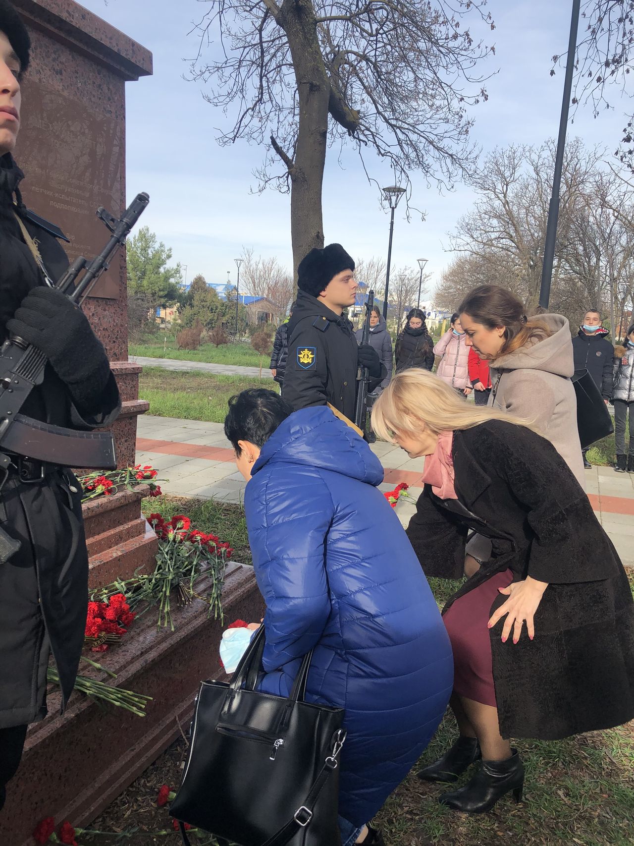 torzhestvennyj miting rekviem posvyashjonnyj pamyati dvazhdy geroya sovetskogo sojuza amet han sultana01
