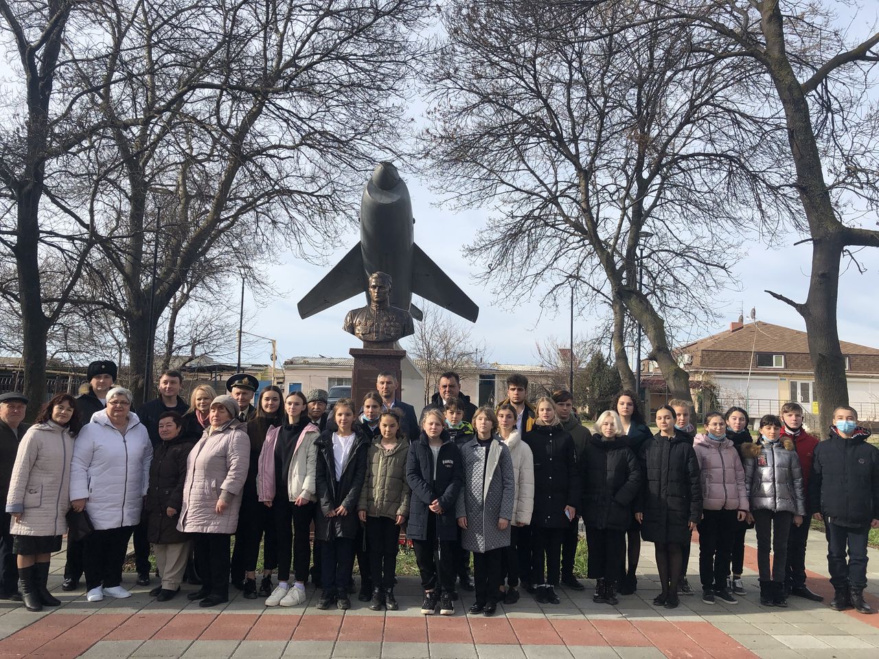 torzhestvennyj miting rekviem posvyashjonnyj pamyati dvazhdy geroya sovetskogo sojuza amet han sultana01