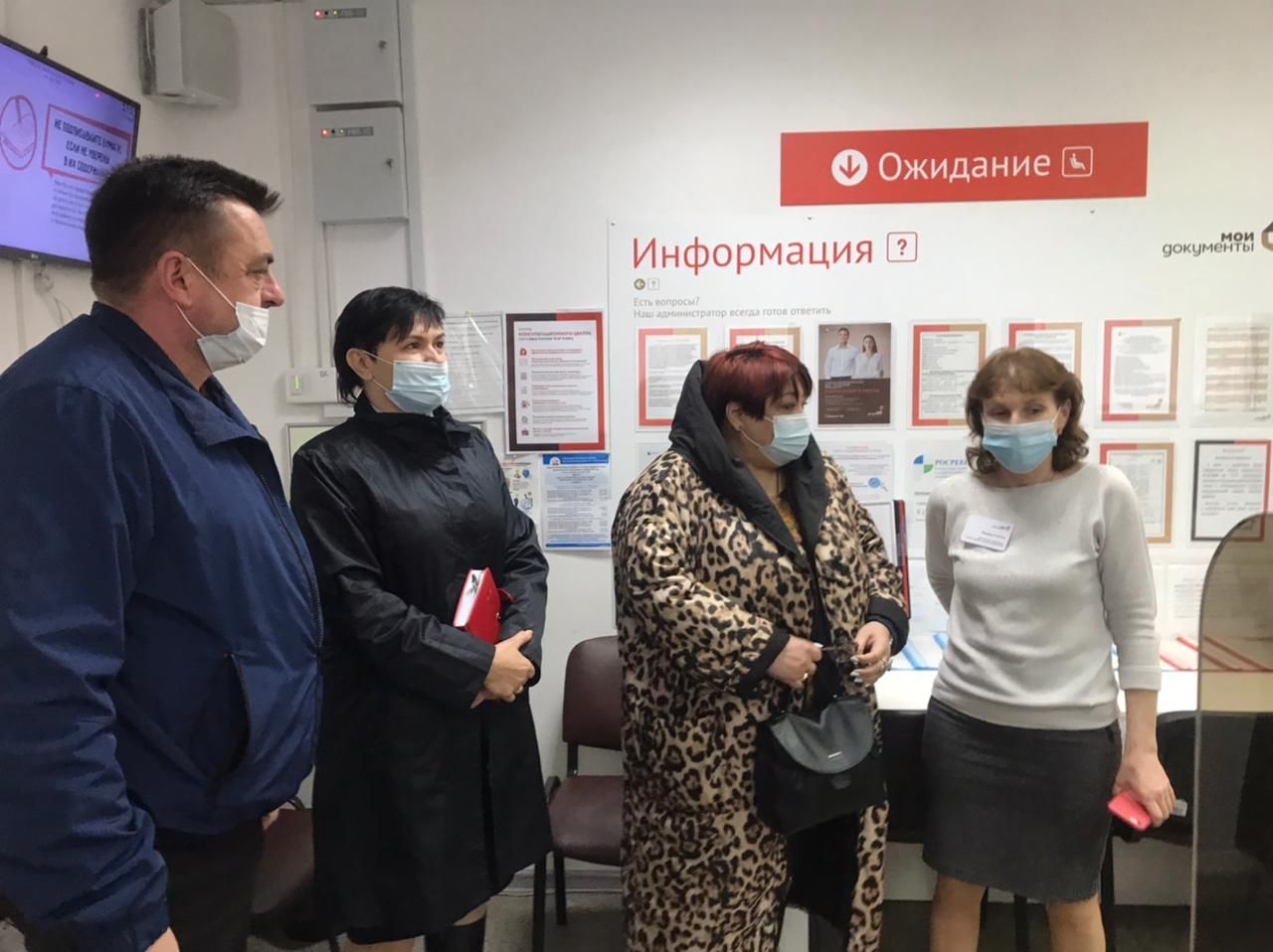 sostoyalas vstrecha s nachalnikom upravleniya po voprosam migracii umvd rossii po g. sevastopolju i direktorom mfc. 01