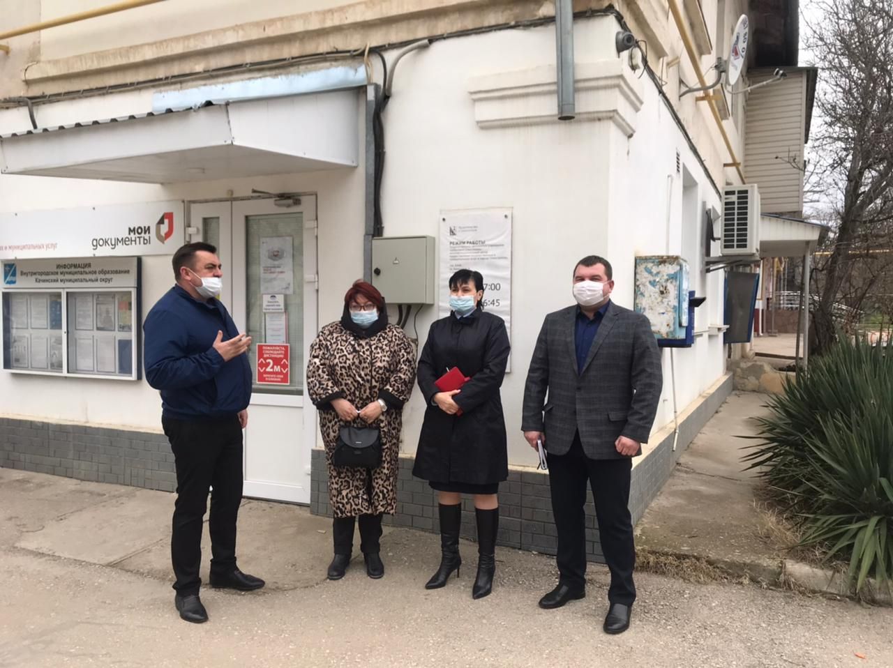 sostoyalas vstrecha s nachalnikom upravleniya po voprosam migracii umvd rossii po g. sevastopolju i direktorom mfc. 01