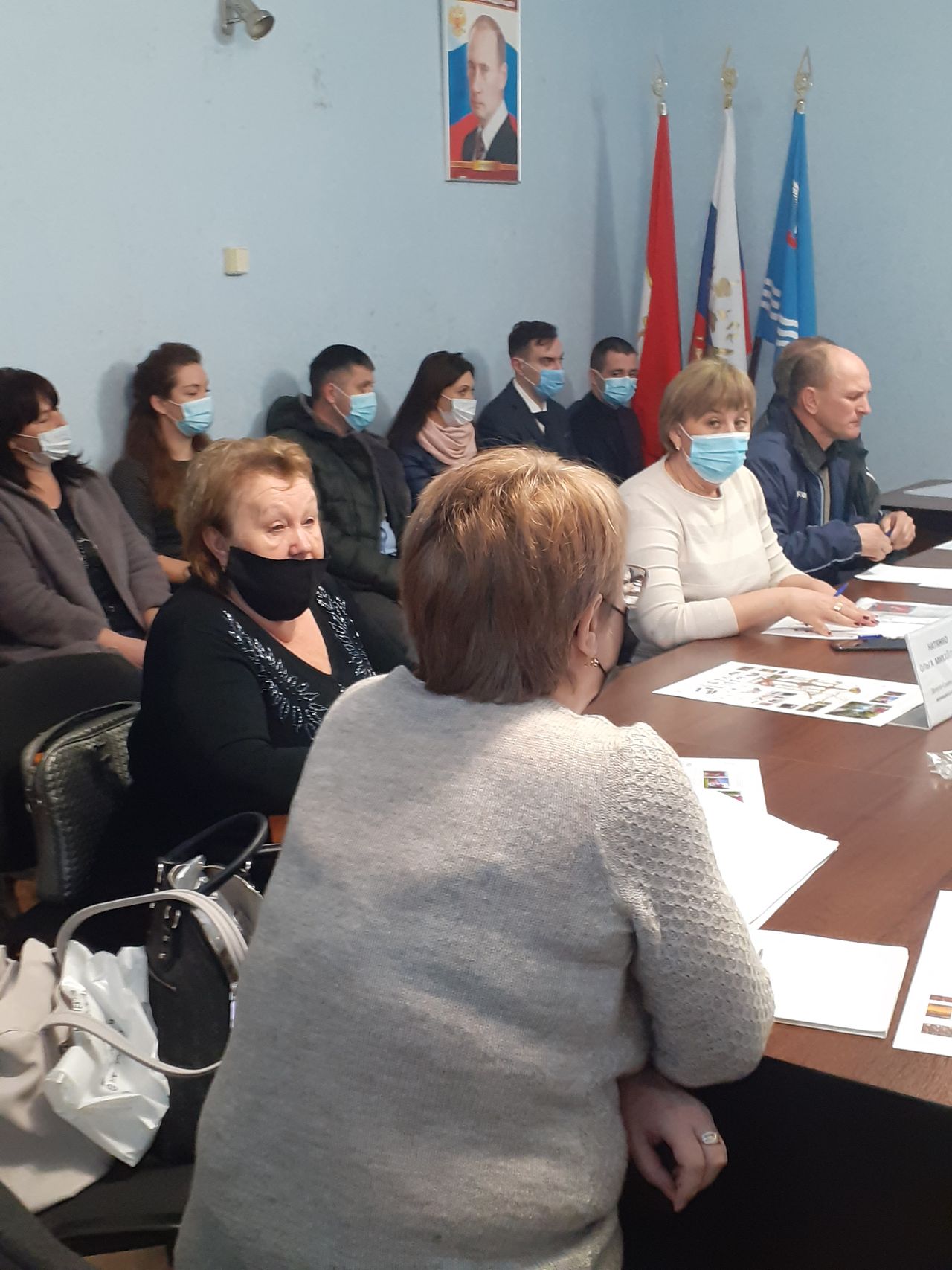 sostoyalas vstrecha s zhitelyami po voprosu soglasovaniya rekonstrukcii parka im.p.osipenko 01