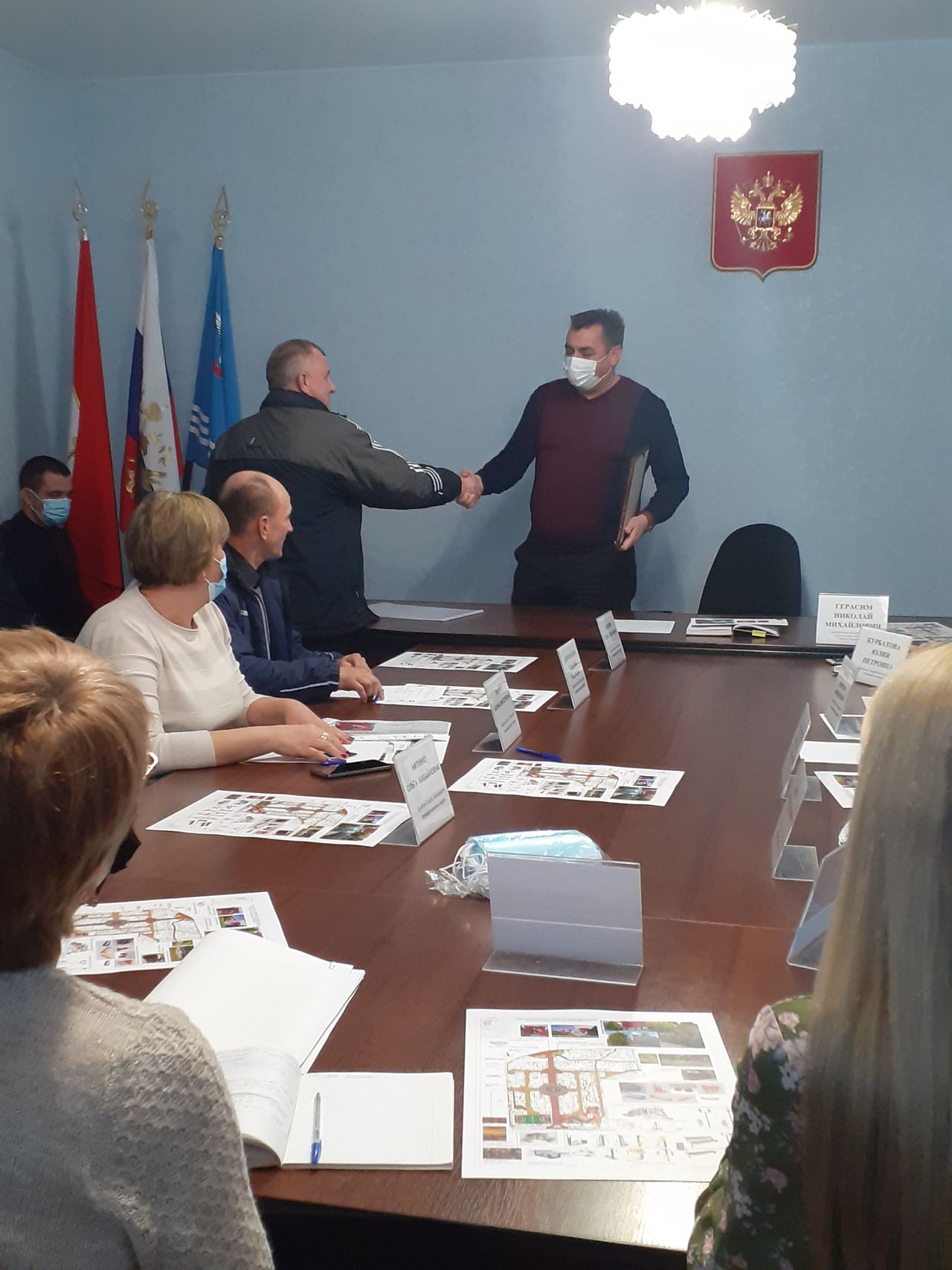 sostoyalas vstrecha s zhitelyami po voprosu soglasovaniya rekonstrukcii parka im.p.osipenko 01