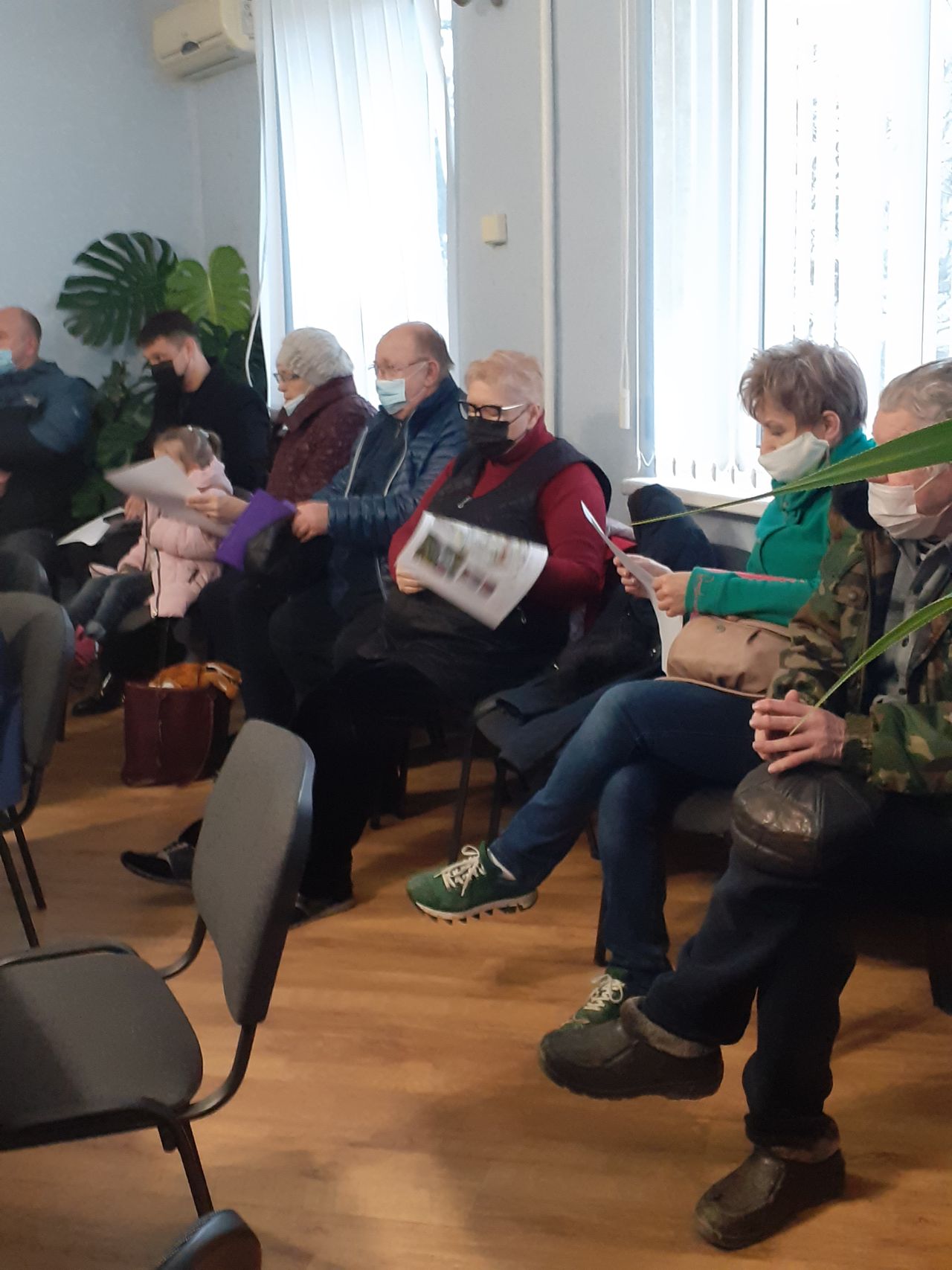 sostoyalas vstrecha s zhitelyami po voprosu soglasovaniya rekonstrukcii parka im.p.osipenko 01