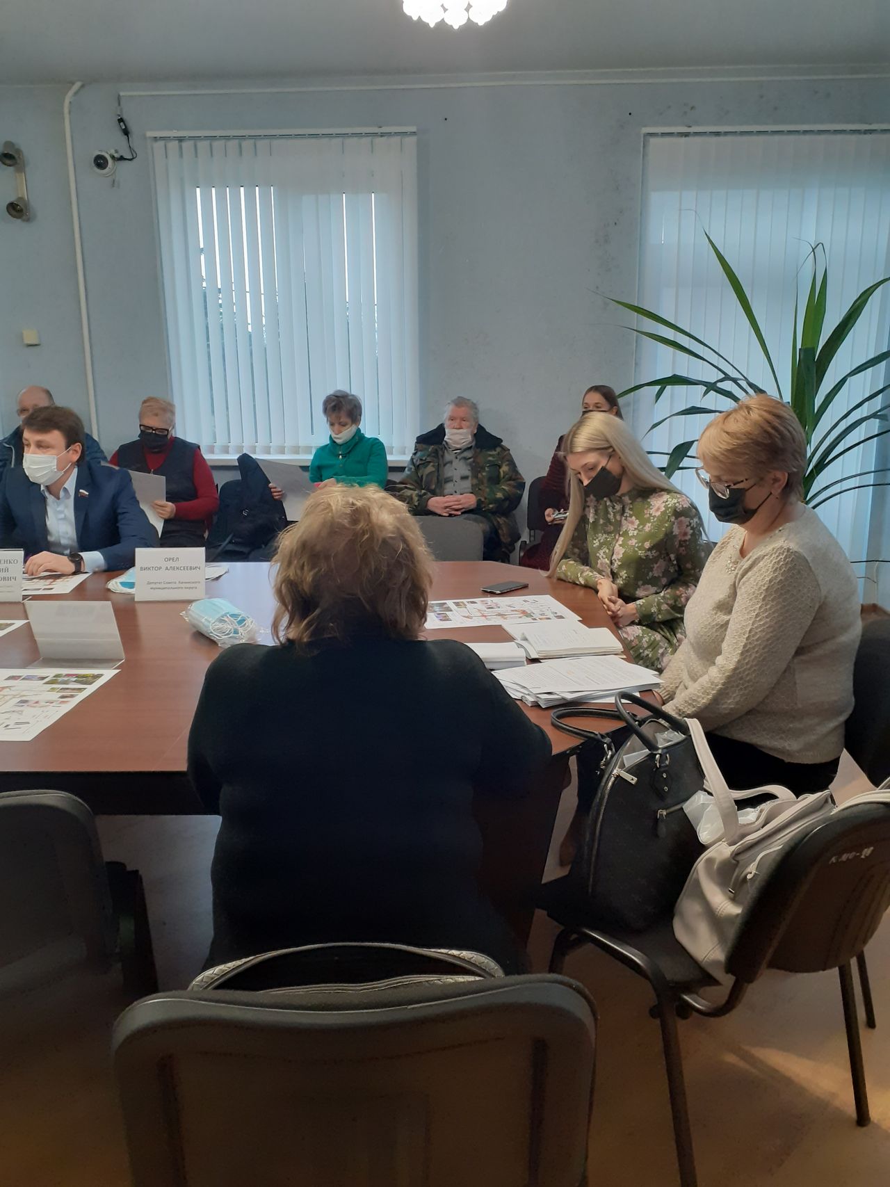sostoyalas vstrecha s zhitelyami po voprosu soglasovaniya rekonstrukcii parka im.p.osipenko 01